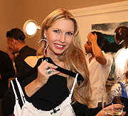 Sabine Piller bei  „Fashion meets Beauty“ in der Praxis "Dermatologie am Friedensengel"(©Foto. Martin Schmitz)